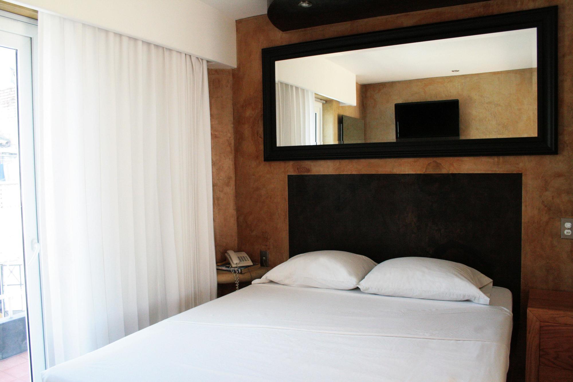 Hotel Rio Malecon Пуэрто-Вальярта Экстерьер фото