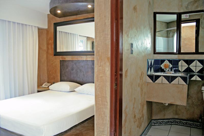 Hotel Rio Malecon Пуэрто-Вальярта Экстерьер фото