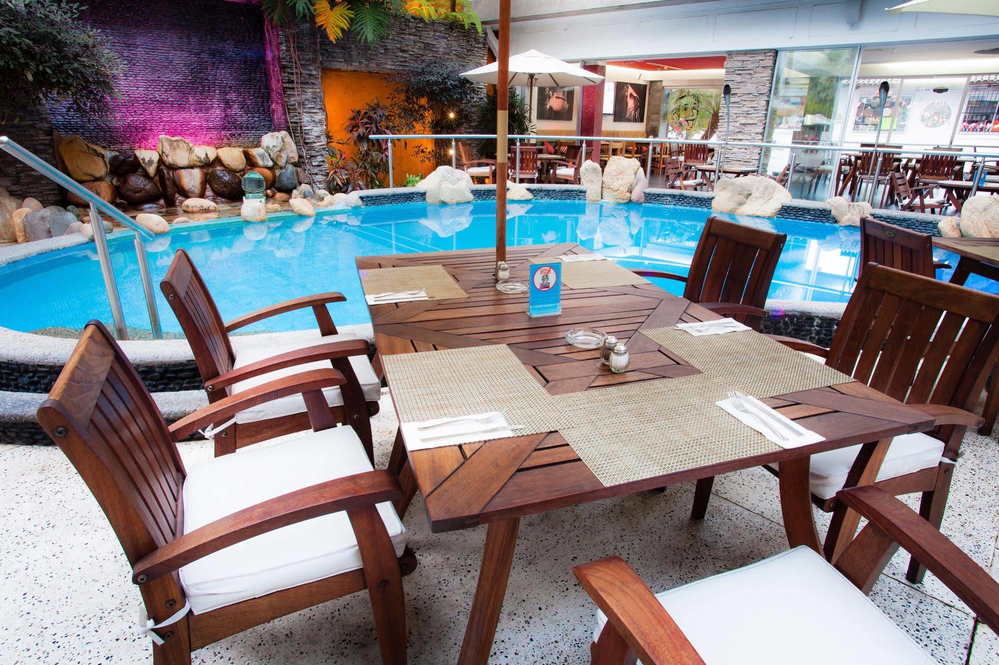 Hotel Rio Malecon Пуэрто-Вальярта Экстерьер фото