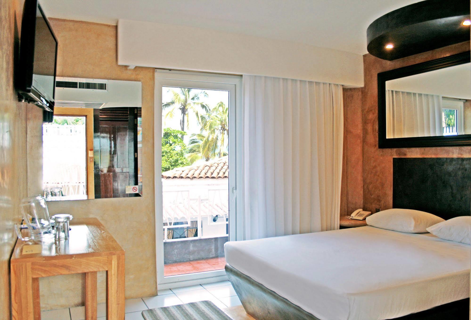 Hotel Rio Malecon Пуэрто-Вальярта Экстерьер фото